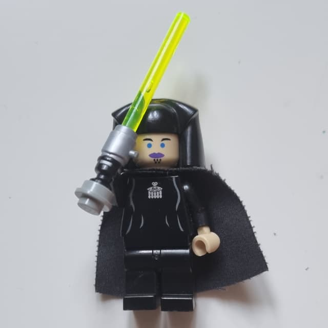 Luminara Unduli, Light-Up Lightsaber