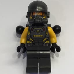 AIM Agent with Backpack, Pins