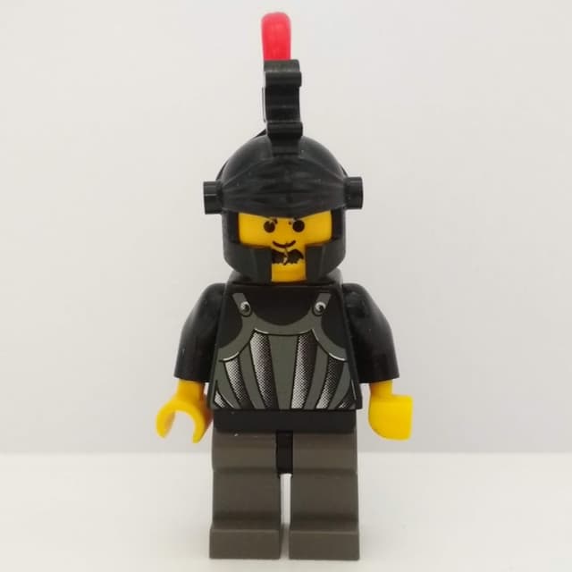 Knight (Fright Knights) - Black Helmet, Red Plume